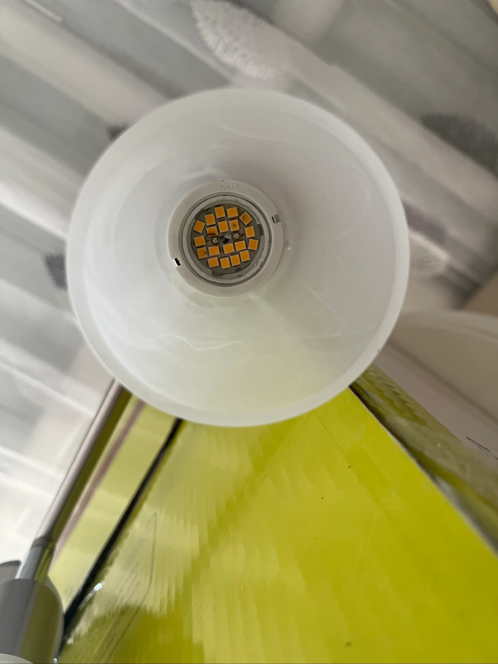 Lámpara de techo - aplique de pared - lámpara de riel - 4 puntos de globo de vidrio 360° - 69cm - Muy buen estado - plateado/blanco - precio negociable – photo 2